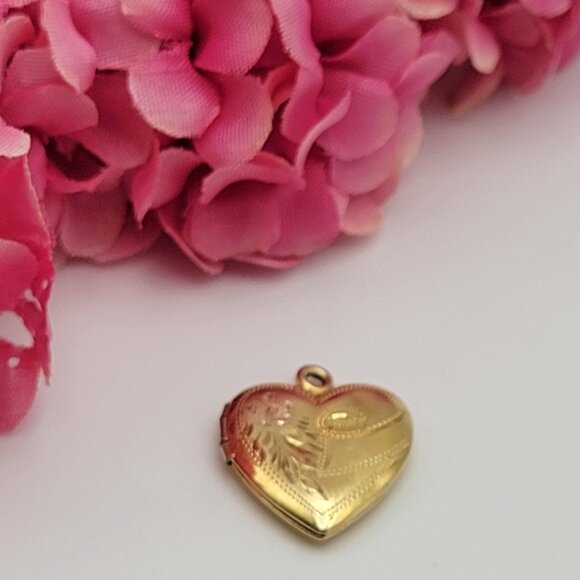VTG.10K Yellow Gold And Sterling Silver Frame Embossed Heart Locket Pendant 1" - Picture 1 of 6